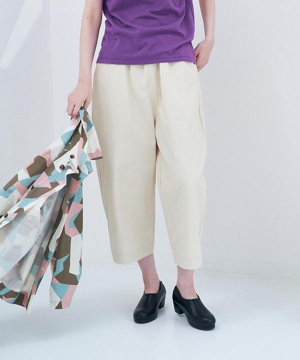 クラシックチノ　テーパードパンツ