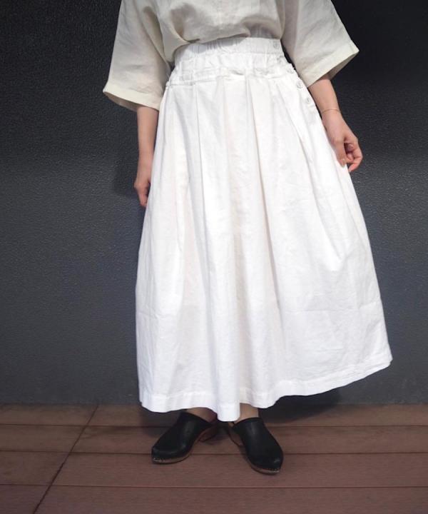 コットンリネンスラブデニム　タックスカート