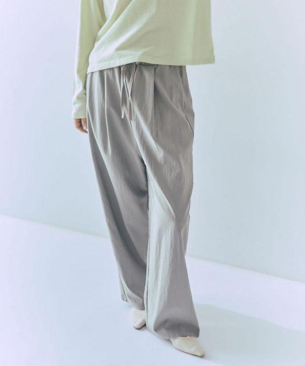 sheer satin イージーストレートパンツ