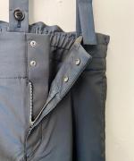 サスペンダー付きテーパードパンツ