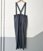 サスペンダー付きテーパードパンツ