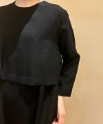 ブラックケープドレス