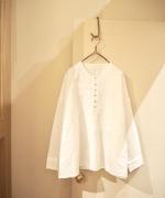 ROUND COLLAR MODERNIST BLOUSE