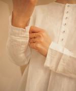 ROUND COLLAR MODERNIST BLOUSE