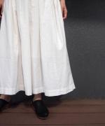 コットンリネンスラブデニム　タックスカート