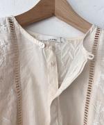 60キャンブリック ヨーク刺繍ブラウス