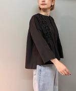 60キャンブリック ヨーク刺繍ブラウス