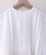 コットンシャンブレーランダムタックブラウス