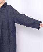 よこ糸グレーデニム&高密度ピケ　フリル衿ワンピース