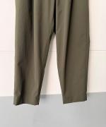 ストレッチポリエステル・マットタイプライター 細身シルエットパンツ