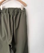 ストレッチポリエステル・マットタイプライター 細身シルエットパンツ