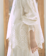 カットワークレース　ブラウス