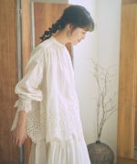 カットワークレース　ブラウス
