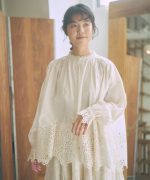 カットワークレース　ブラウス