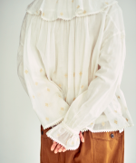 カディコットン刺繡　ブラウス