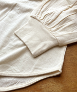 バスケットフルメッシュ　フリルカラープルオーバー