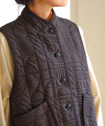 幾何学キルティング　ベスト