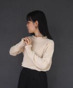 ランダムリブニット　フリルハイネック