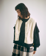 ロービングウールケーブルニット　ベスト