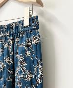 ボタニカルプリントイージーパンツ