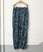 ボタニカルプリントイージーパンツ