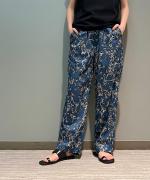 ボタニカルプリントイージーパンツ