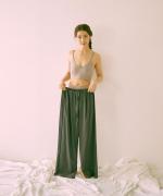 sheer satin イージーストレートパンツ