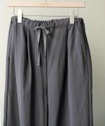 sheer satin イージーストレートパンツ