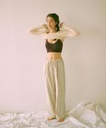 sheer satin イージーストレートパンツ