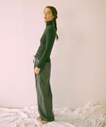 sheer satin イージーストレートパンツ