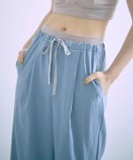 sheer satin イージーストレートパンツ