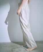 sheer satin イージーストレートパンツ