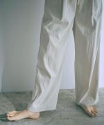sheer satin イージーストレートパンツ